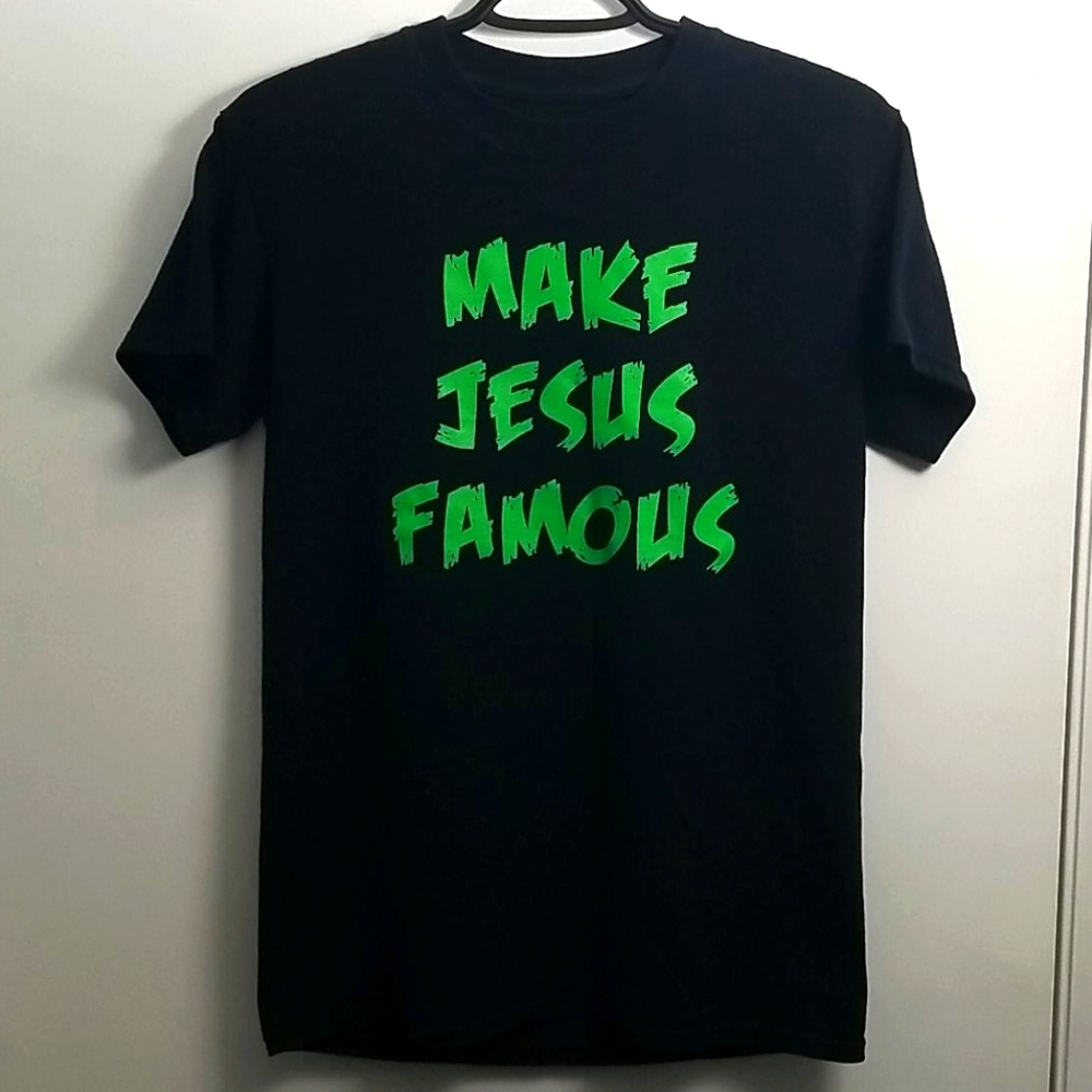 👑 'Make Jesus Famous' Mens Small Tee